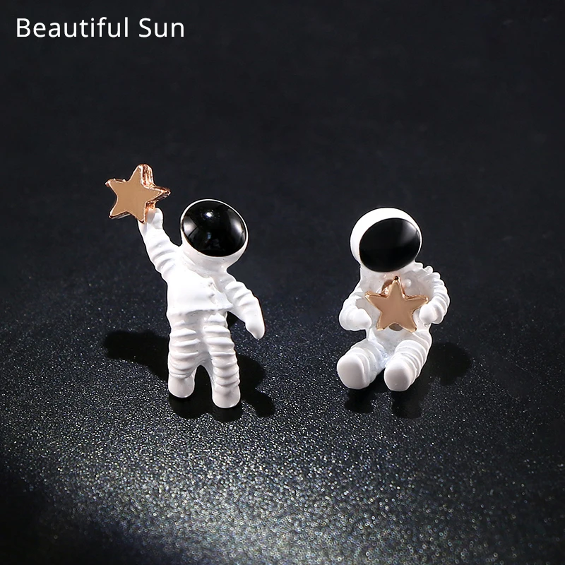 New Korean Cute Asymmetric Pentagram Space Astronauts Clip on Earrings No Pierced for Women Girl Fashion Ladies White Ear Clips ear clip earrings clip earrings ear clip ear accessories