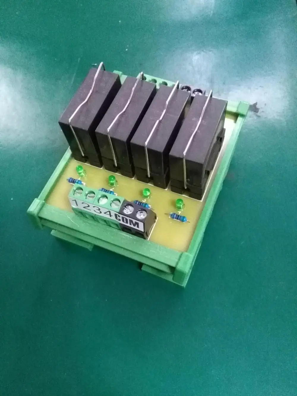 

Small DC control DC 4 sets of solid state relay module guide rail installation