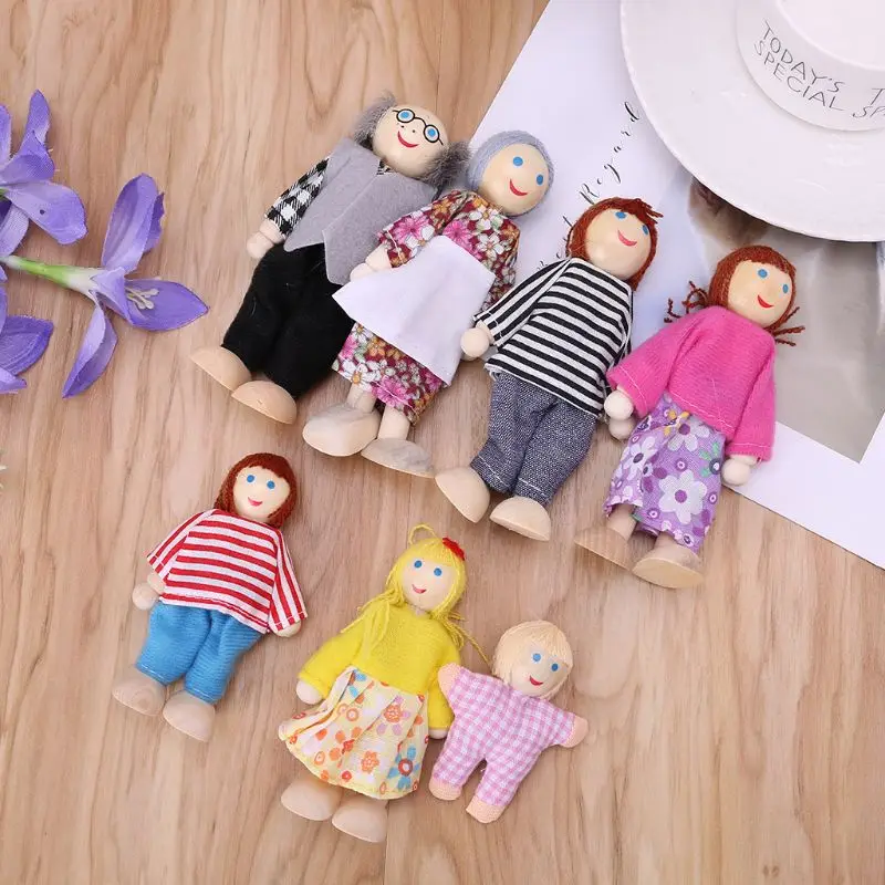 7pcs Happy House Dolls Wooden Figures Dressed Lovely Kids Pretending Toys 