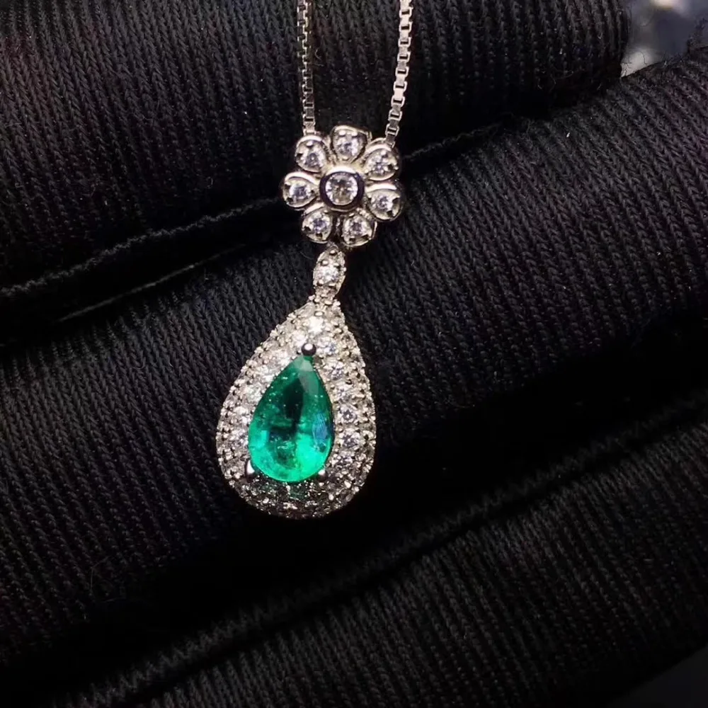 natural green emerald gem pendant S925 silver Natural gemstone Elegant