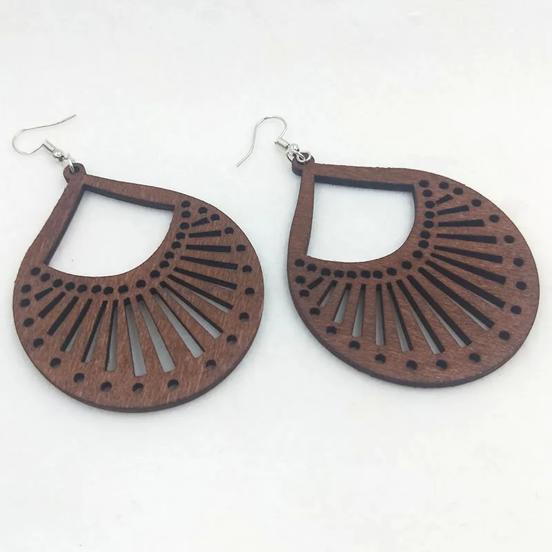 

Qiaohe 1 Pair Good Quality Wood Earrings Organic brown Hollow African Woman Wooden Brincos Pendant 5.3*7cm/2.1*2.7'' E356