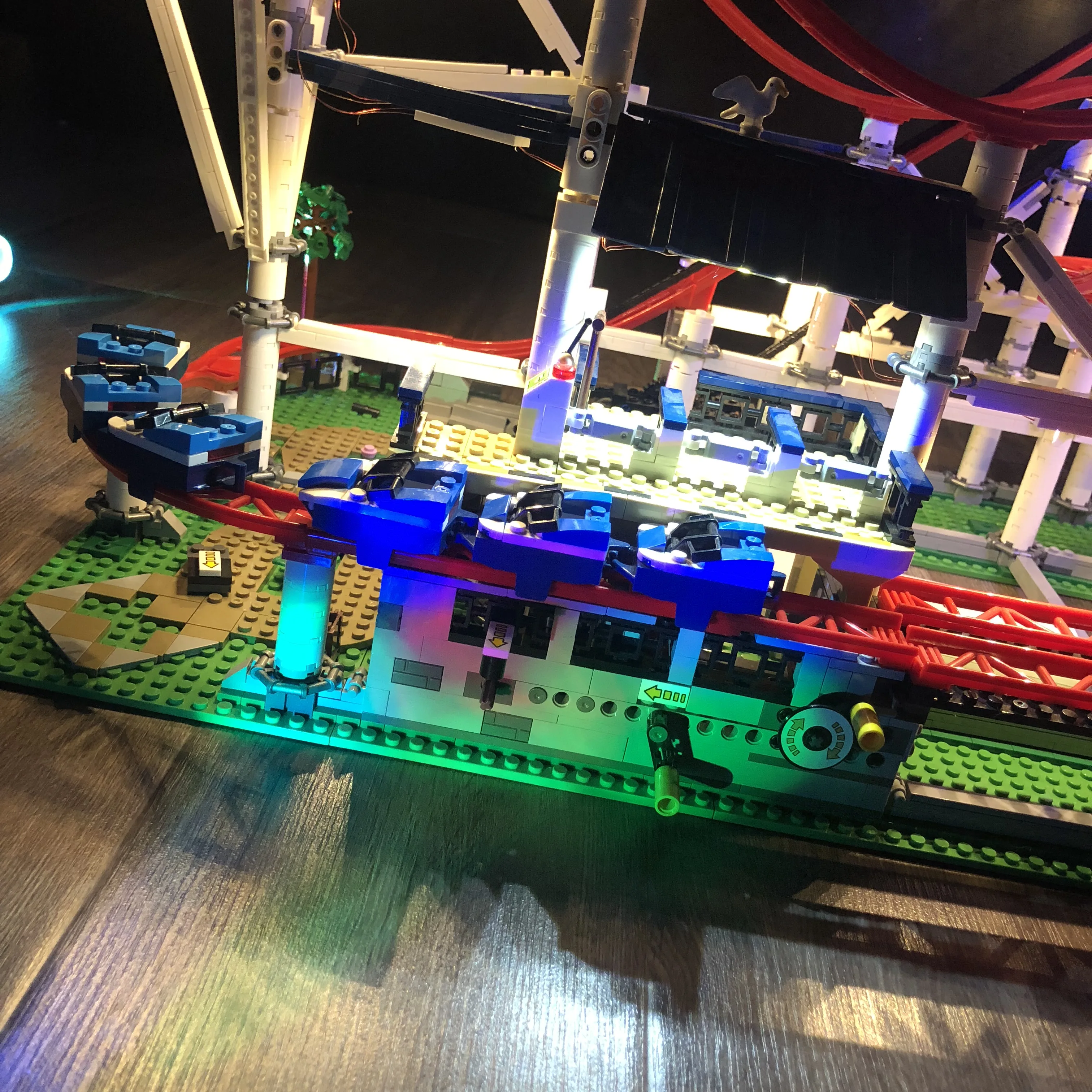 Lego 10261 Lego Amusement Park Roller Coaster LEGO 10261