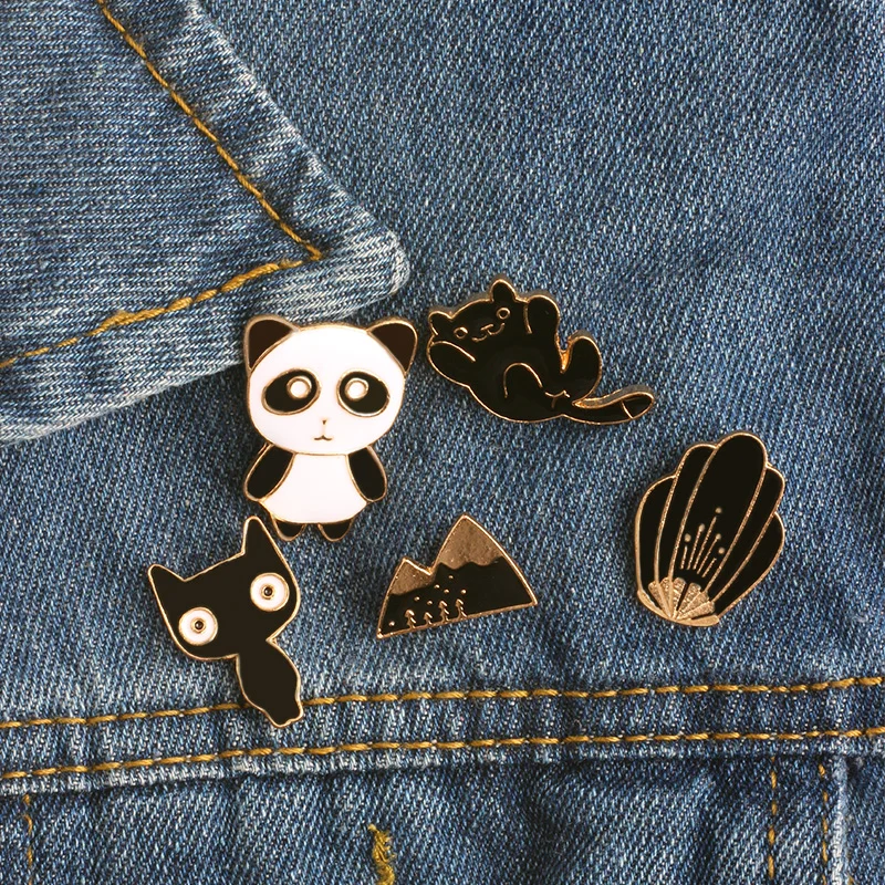 

Cute Cartoon Animals Brooch Black Panda Cat Hill Enamel Pins For Women Men Denim Jackets Lapel Pin Hat Metal Badge Jewelry Gifts