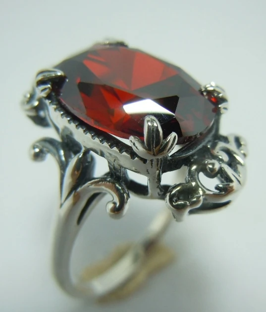 

South Korea Europe and the United States fashion pomegranate zircon 9.1 CT temperament elegant ancient silver ring