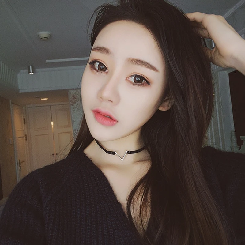 

Fashion Women V Shape Chokers Necklace Torques Summer Punk Style Black Short Velvet Collar Necklaces For Women