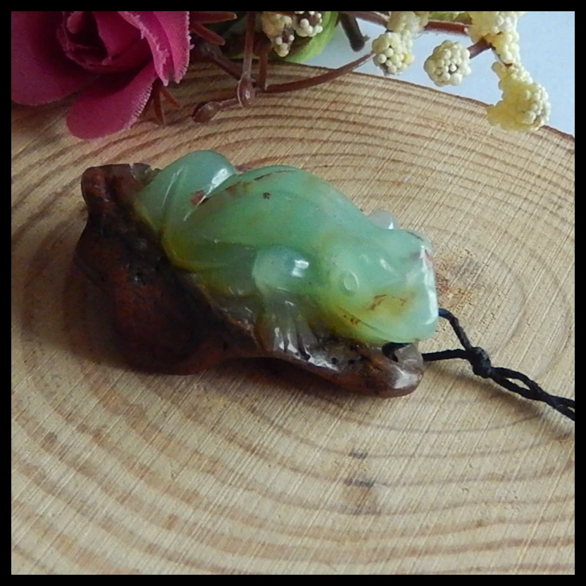 

Natural Gemstone Craved Frog Chrysoprase fashion Pendant Cabochons,Semiprecious stone jewelry,41x25x14mm,15.2g
