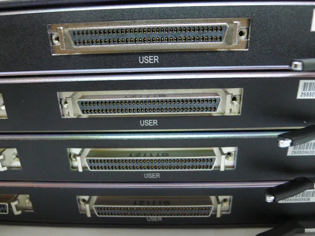 Оригинальный Z TE ZXDSL 9806H ADSL DSLAM с 4 картами ASTGC из 32 портов 8 кабелей AC + DC dual