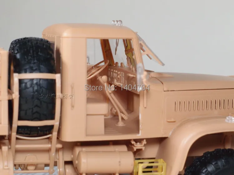 Модель от Hobby Boss 85506 1/35 русский KrAZ-255B