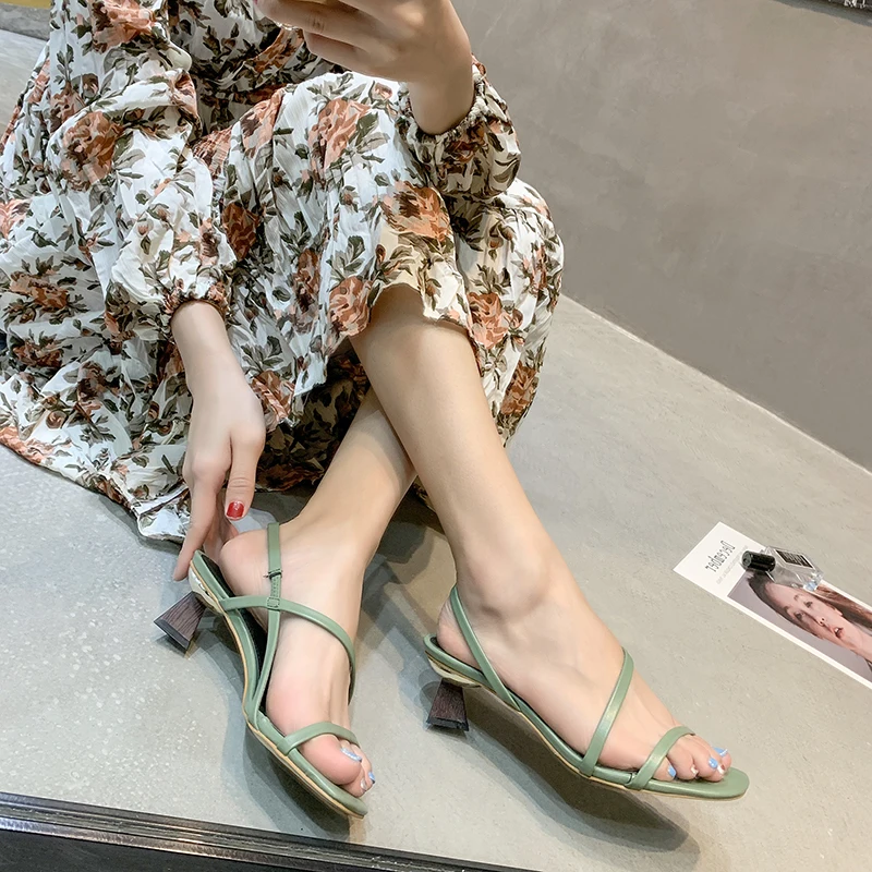 

Sandals female 2019 spring and summer new fairy wind wild thin belt combination word with open toe high heels green.