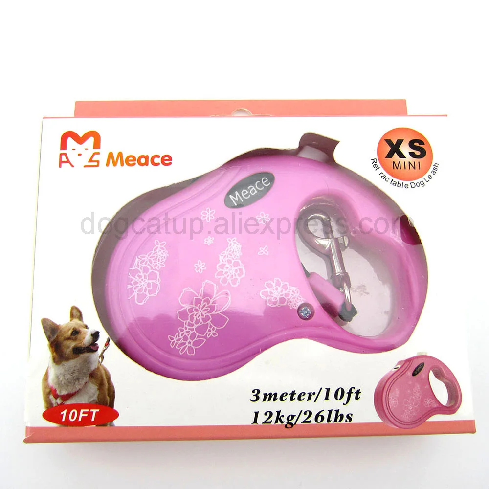 small dog extending leads
