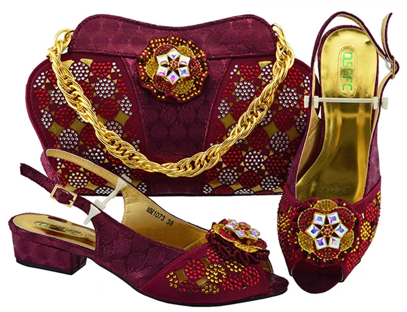Удобный комплект из туфель на низком каблуке и сумочки, итальянский дизайн, комплект из туфель и сумочки, украшенный платьем, MM1073 - Цвет: Wine