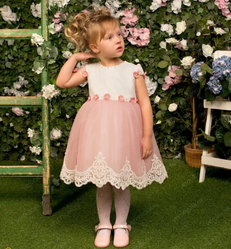 

2018 Cute Flower Girl Dresses Cap Sleeves Baby Girl Birthday Party Christmas Dresses Knee Length Puffy Ball Gown for little girl