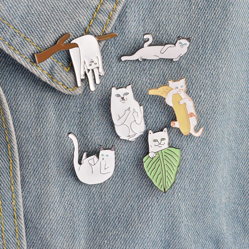 

1 pcs cartoon cute white cat metal brooch button pins denim jacket pin jewelry decoration badge for clothes lapel pins