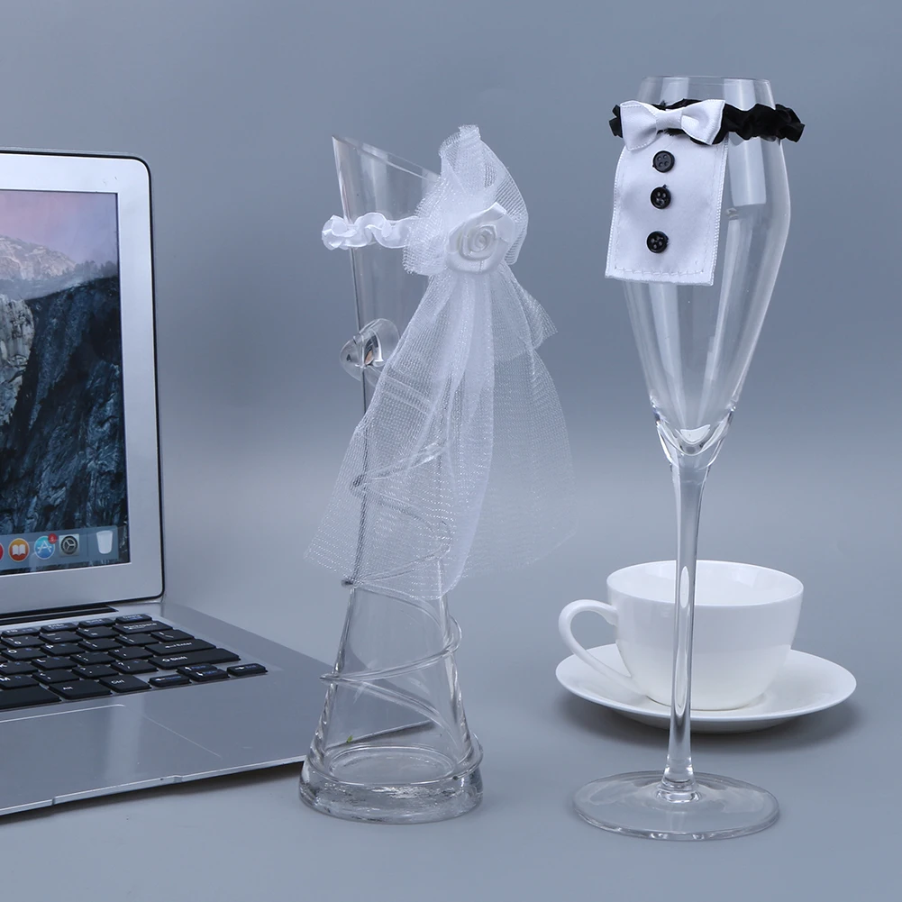 

2pcs Wedding Glass Cups Set Wine Glasses Covers Creative Chic Cloth Beer Bottles Champagne Decoration Black White