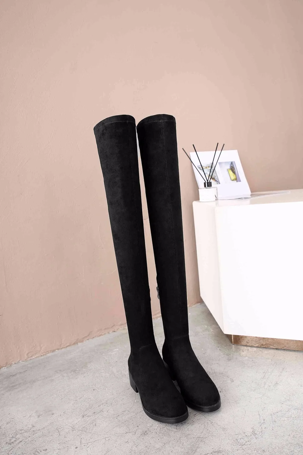 Новое поступление; милые зимние уличные сапоги из натуральной кожи в стиле рок; Женские Сапоги выше колена на среднем каблуке с квадратным носком; L7f1