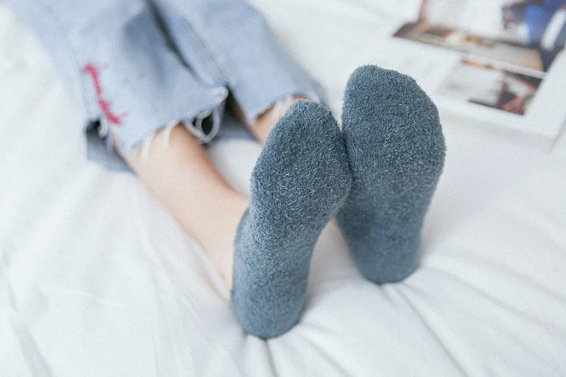 CHAOZHU/1 пара, женские осенне-зимние домашние теплые бархатные носки-тапочки с низким вырезом, теплые мягкие носки без шоу, зимние женские носки