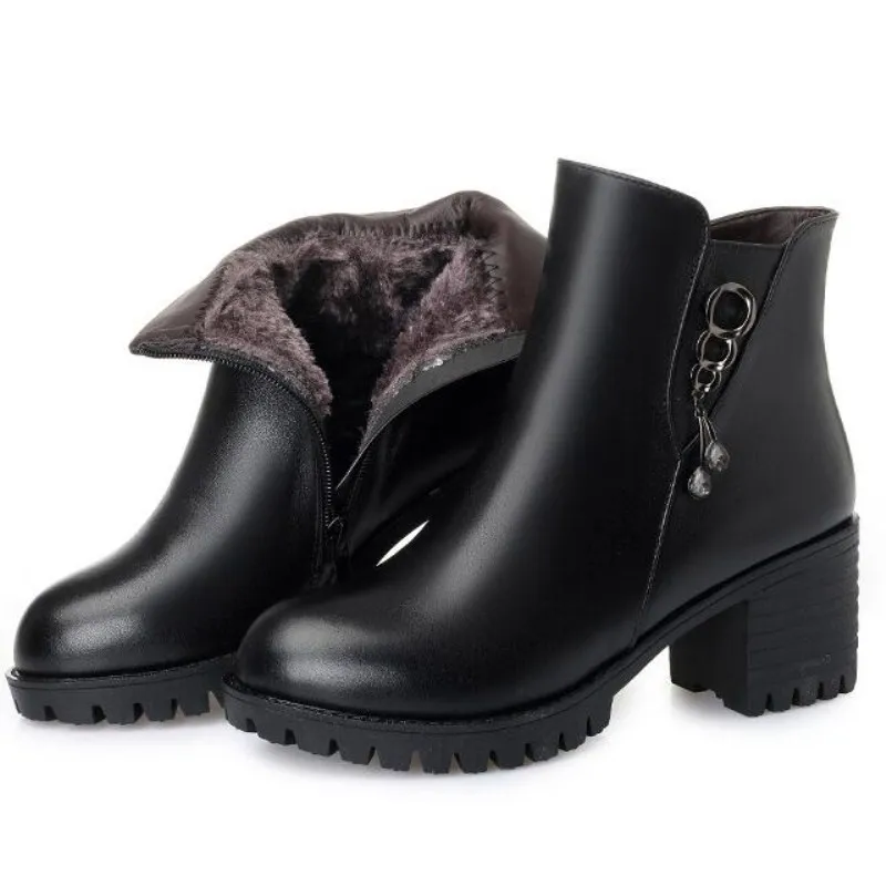 

2018 New Fashion Plus Velvet and Wool Winter Boots Warm Comfort Snow Boots Thick Heel Real Leather Boots Ankle Boots Plus Size