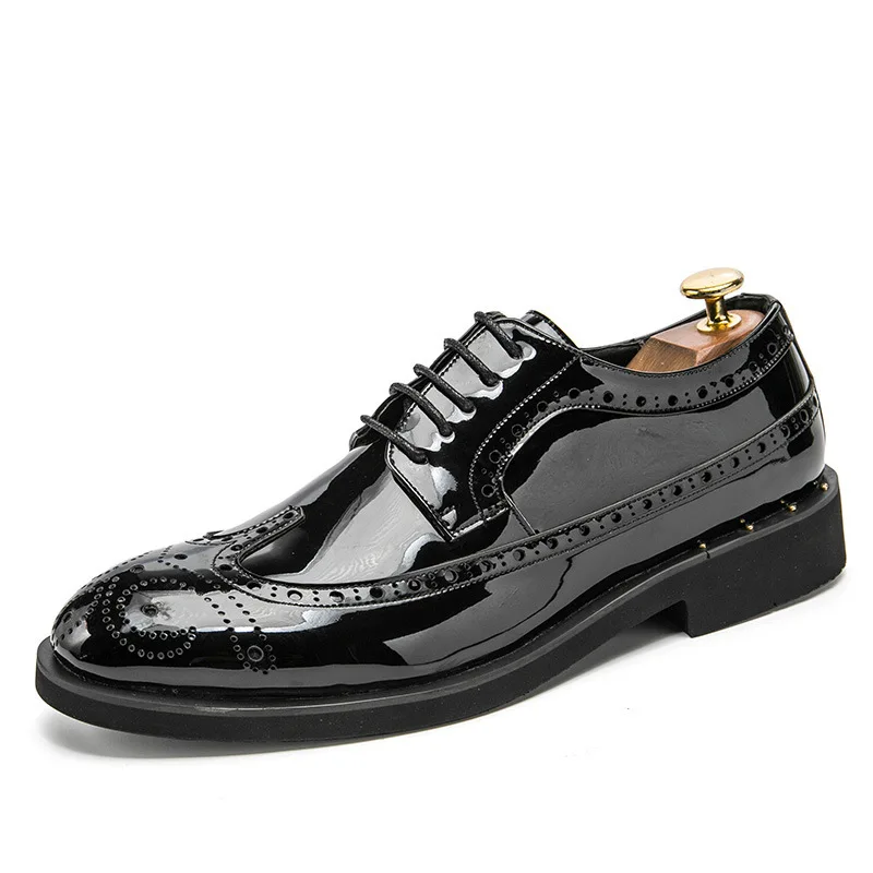 Мужские туфли-оксфорды в британском стиле; туфли из лакированной кожи с перфорацией «Bullock»; черные мужские ботинки с перфорацией типа «броги» на шнуровке; мужская обувь на плоской подошве золотистого цвета - Цвет: Black