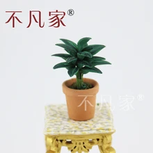 Кукольный 1/12th масштаба украшают нежные зеленые листья горшок модель