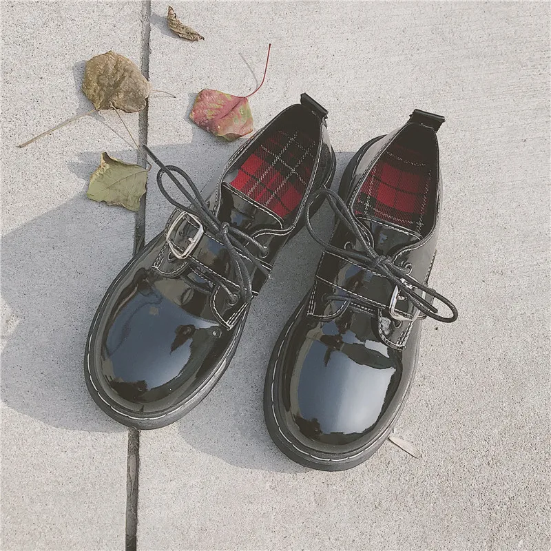 

2018 new hot Korean fashion retro student flat shoes thick bottom wild college wind England shoes trend comfortable flat shoes
