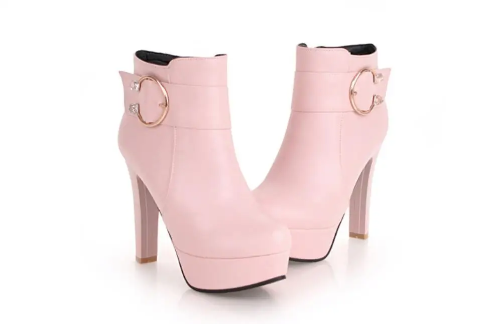 

European and American fashion ultra-high heel waterproof table Martin boots metal belt buckle shows thin low boots.