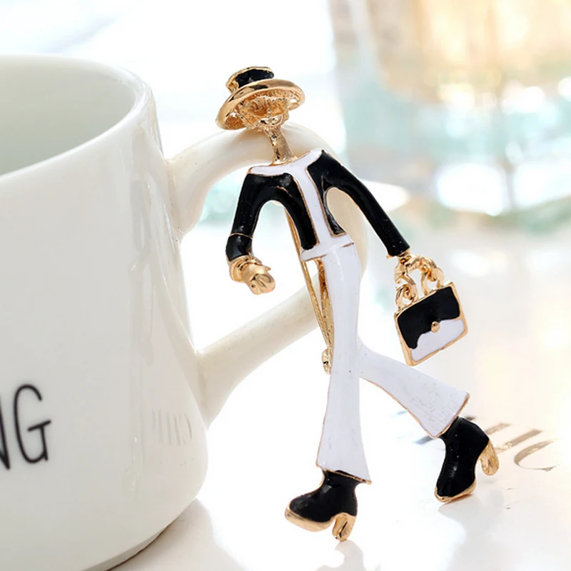 

Women Fashion Cute Cartoon Figure Brooch Suit Lapel Pin for Gift Party Luxury Designer Jewelry Accessories