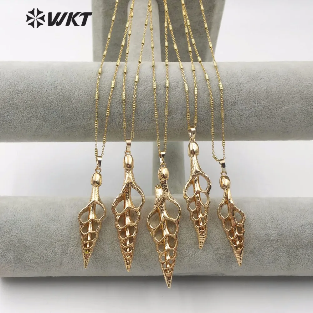 

WT-JN082 Cut Face Long Natural Trumpet Shell Unique Cutout Design Full Gold Dip Like Leaf Shape Ladies Shell Necklace Jewelry