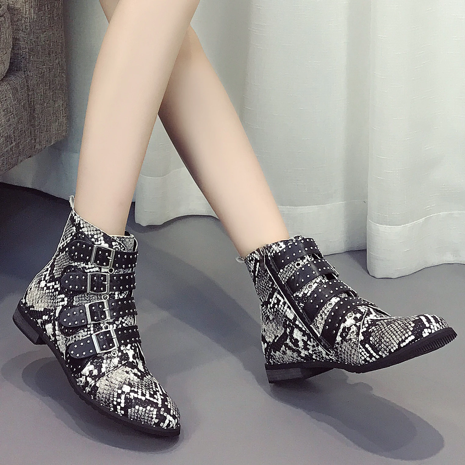 Zapatos de invierno 2018 botas de mujer con hebilla de tobillo estampado de serpiente botas de tacón bajo para mujer mujer 6709|Botas hasta el tobillo| - AliExpress
