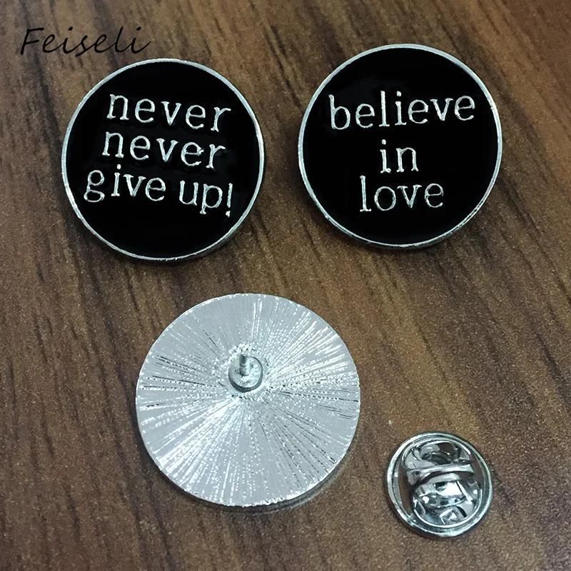 Металлическая брошь Feiseli черная с надписью Believe In Love Never Give Up модный воротник