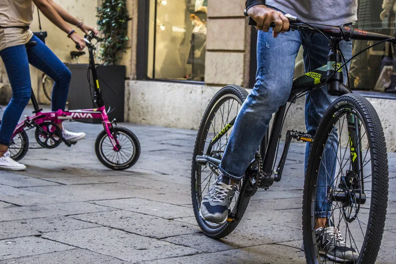 Cheap The new 26-inch aluminum alloy folding mountain bike transmission disc folding bike 1 Cheap The new 26-inch aluminum alloy folding mountain bike transmission disc folding bike 1