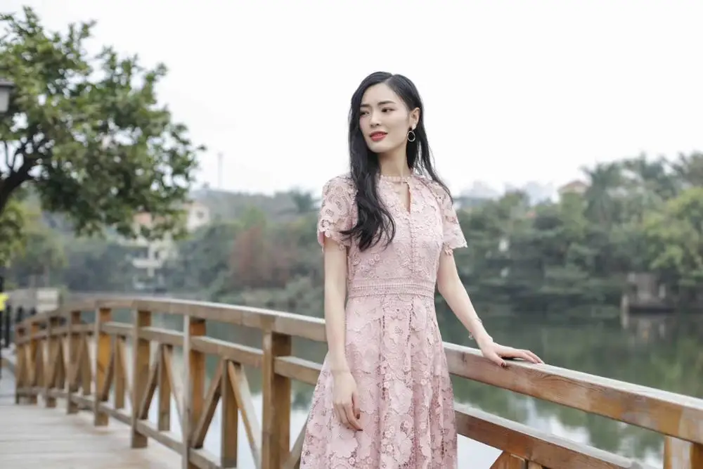2019 New Elegant and Refined hollow hook flower design Waist slim Knee-Length Short Sleeve Dress Four Colors