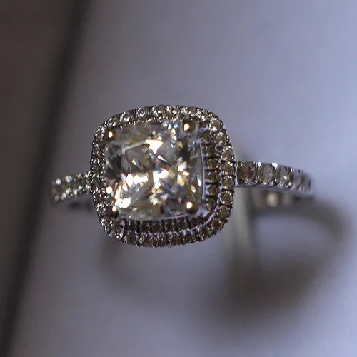 

18K Brand Jewelry Ring Custom Moissanite Cushion 1CT Fine Diamond Tested Moissanite Engagement Ring White Gold Halo Paved