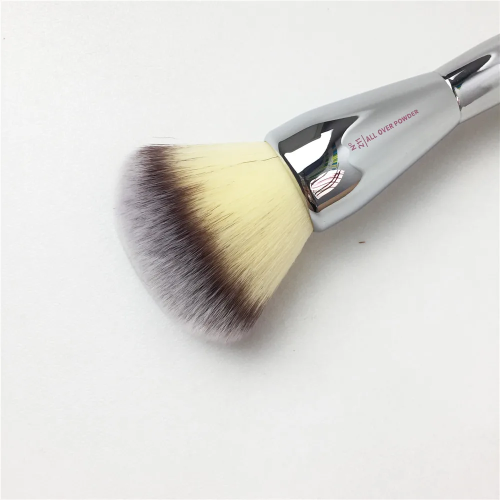 It Cosmetics Live Beauty Fully 211 All Over Powder Brush _ 2