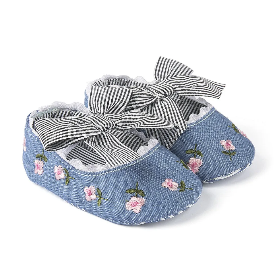 Детская обувь с цветочной вышивкой для новорожденных девочек, полосатая обувь с бантом, мягкая подошва, милая нескользящая обувь принцессы для малышей