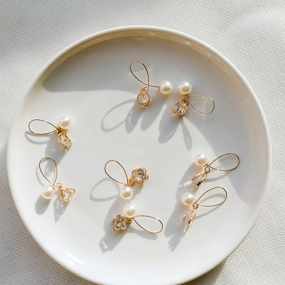 

Elegant Crystal Pearl Geometric Flower Round Triangle Pendant Fashion Dangle Earrings Palace Simple Earrings Jewelry For Women
