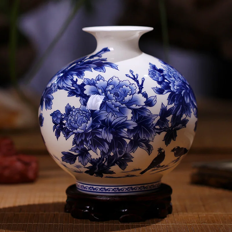 

High Quality Jingdezhen Blue and White Porcelain Vases Fine Bone China Vase Peony Decorated High Quality Ceramic Vase