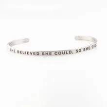 Она верила, что может, так что она делает браслеты из нержавеющей стали лазерной гравировкой положительные поговорки Браслет с мантрой для женщин мужчин подарки