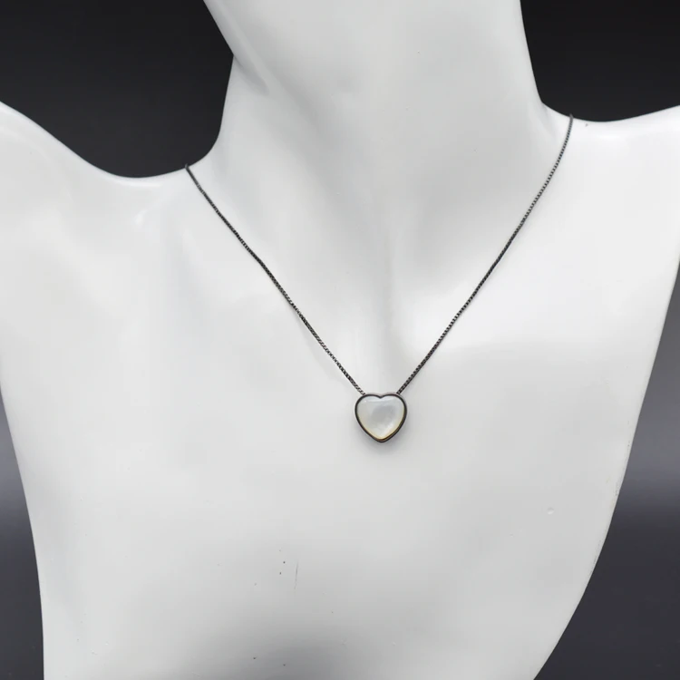 

Natural pearl shell jewelry suitable for women wearing 18k gold love necklace and black gold love necklace noble temperament