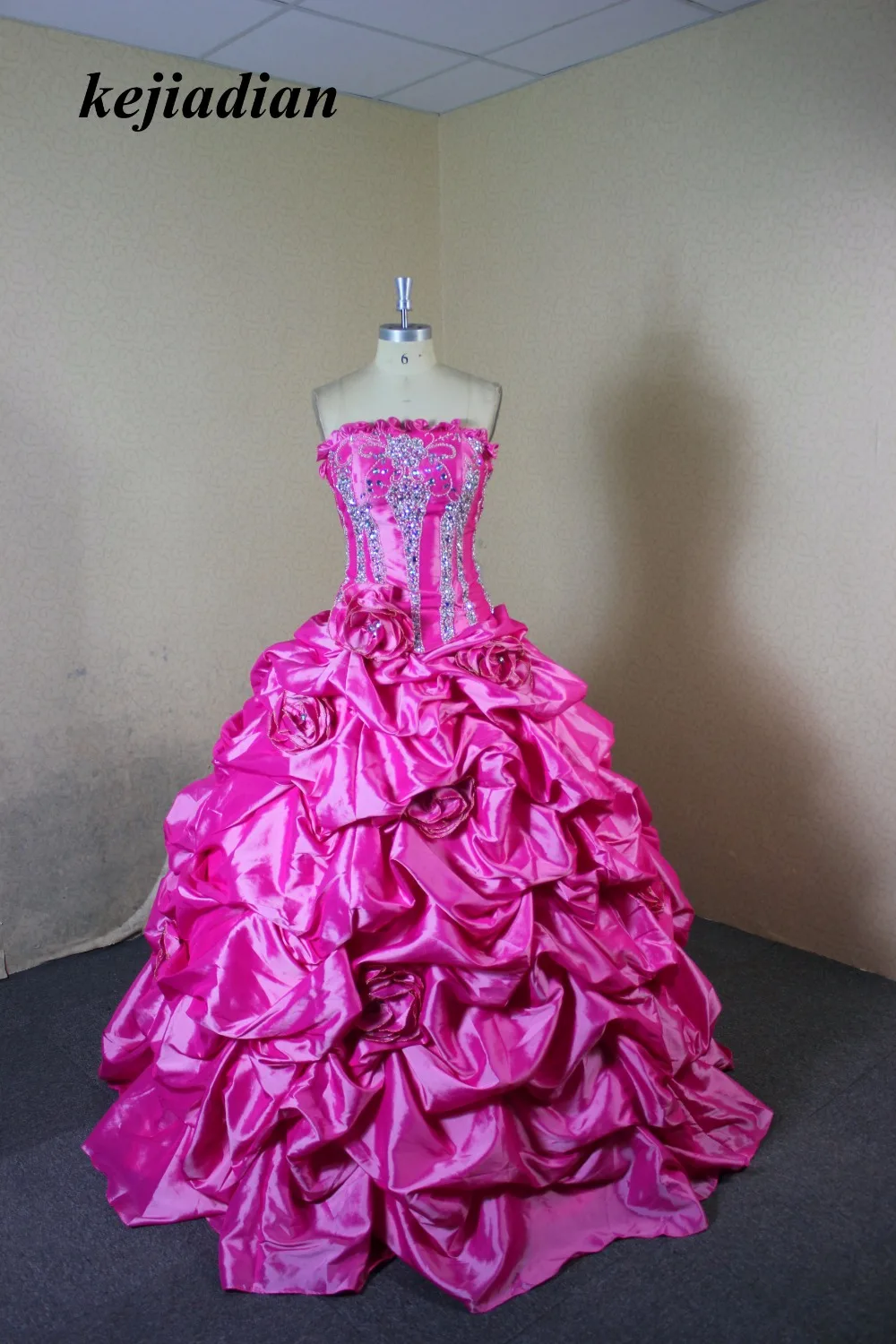 Vintage rose red Quinceanera Dresses 2017 Ball Gown Strapless Beaded