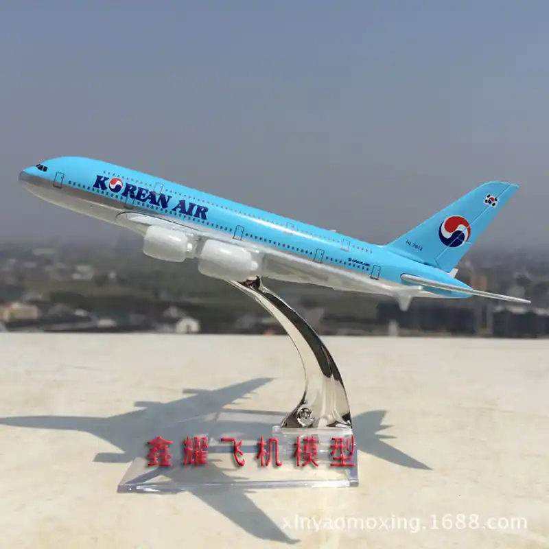 korean air toy plane