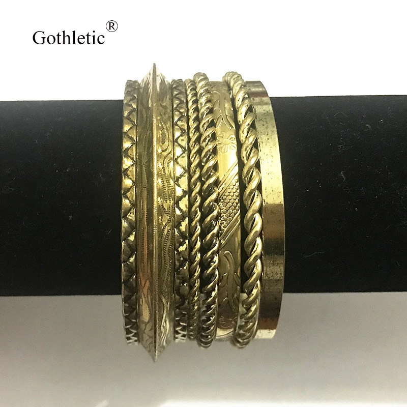 Женский многослойный браслет Gothletic металлический золотистого цвета на запястье 8