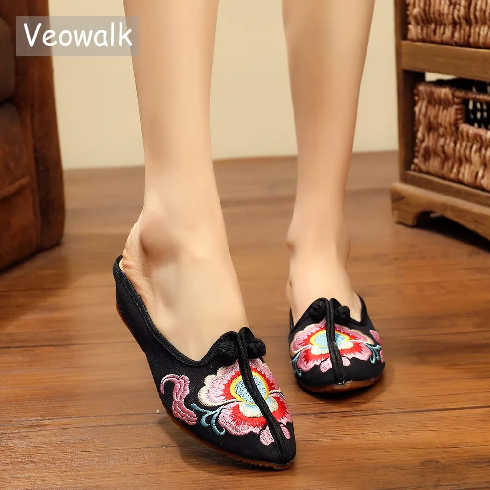 

Veowalk Women Canvas Embroidered Flat Slippers Close Pointed Toe Comfort Slip-on Summer Ladies Comfortable Cotton Mules Shoes