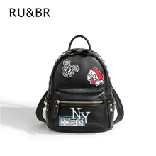 RU и br заклепки известный рюкзаки Письмо Граффити женщин рюкзак Mochila Escolar Корейский кожа Школьные ранцы для подростка Harajuku сумка