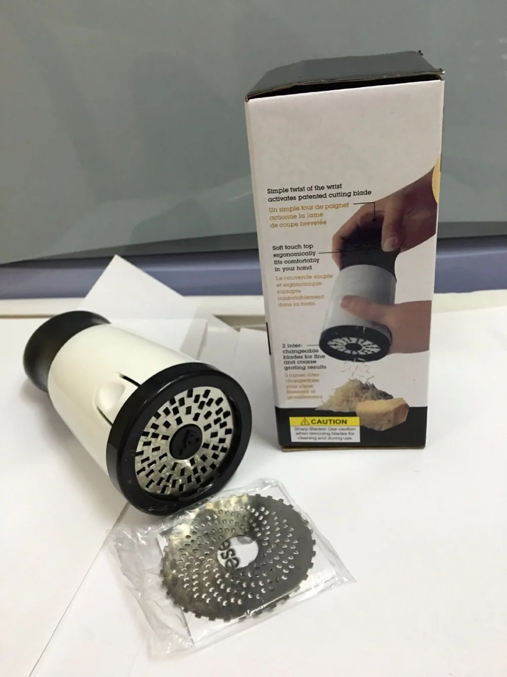 The new baking tools of 420 stainless steel Ma Su mozzarella cheese grater hand grater cheese cutter
The new baking tools of 420 stainless steel Ma Su mozzarella cheese grater hand grater cheese cutter