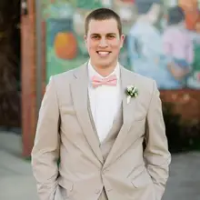 Модный стиль, две пуговицы, Бежевый Жених, смокинги друзей жениха, мужские свадебные костюмы для выпускного вечера, жених(пиджак+ брюки+ жилет+ галстук) K: 558