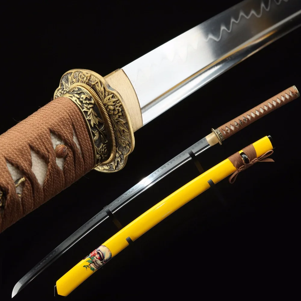

Sharp yellow skull pattern Japanese katana. T10 true sword Movie performance props Cosplay