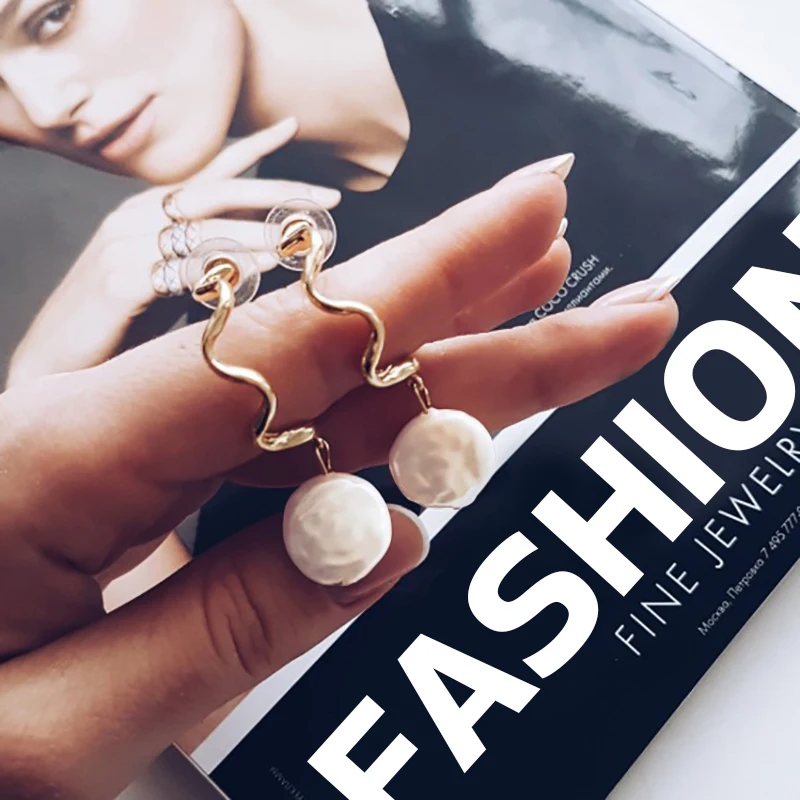 

Elegant Minimalist Gold Open Hoop Earrings Circle Chic Fashion Alloy Jewelry Metal Twisted Hoop Statement Pearl Cute Earrings