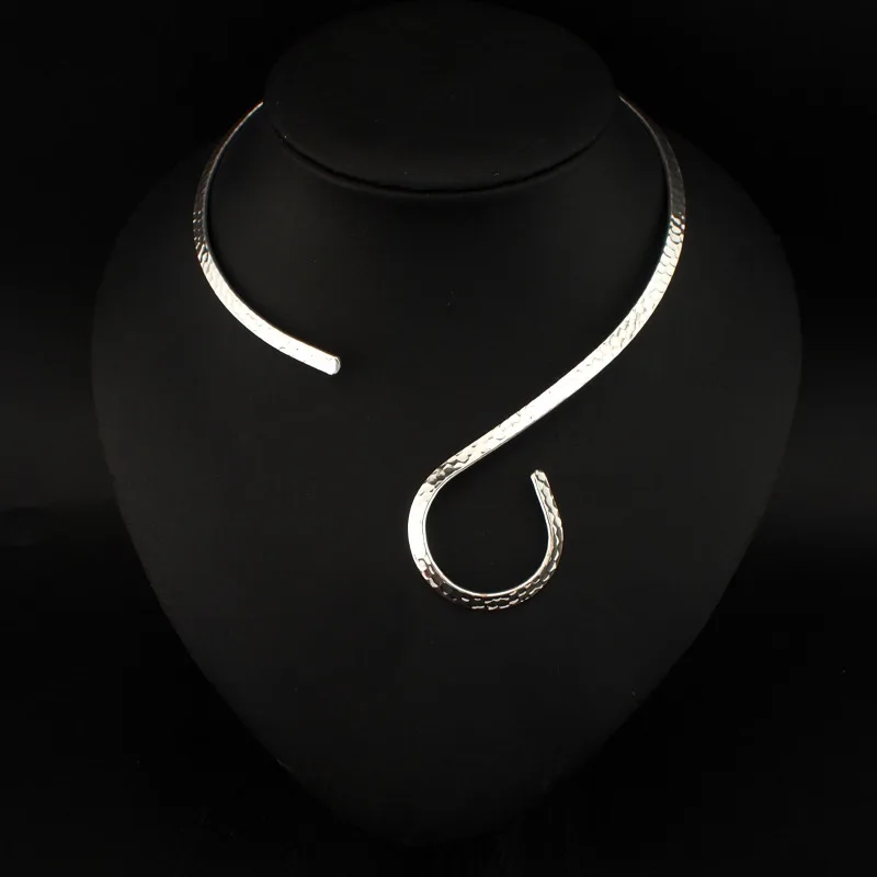 Women Jewelry Metal Choker Necklace Big Fashion Punk Choker Necklaces Metal Torques Choker Women Bib Collar Statement Necklaces