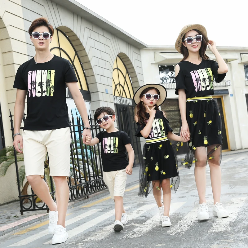 Одинаковые комплекты для семьи летняя хлопковая черная футболка для папы и сына платья для мамы и дочки одежда для влюбленных пар