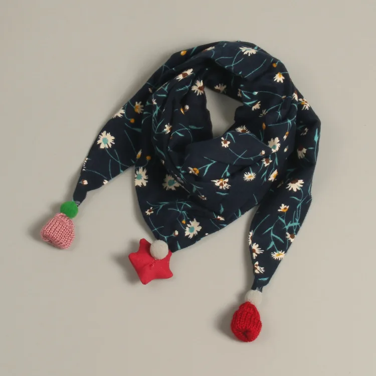 Осенне-зимние треугольные шарфы с рисунком для маленьких девочек; шаль для мальчиков и девочек; Детские хлопковые воротники; теплый детский шейный платок; милый нагрудник - Цвет: Navy blue daisy